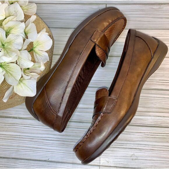 Wear Ever Britton Brown Faux Leather Loafer with Perforated topside S:7 - Picture 10 of 10